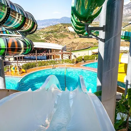 Gold 2+1 Main Building With Free Aquapark Alanya